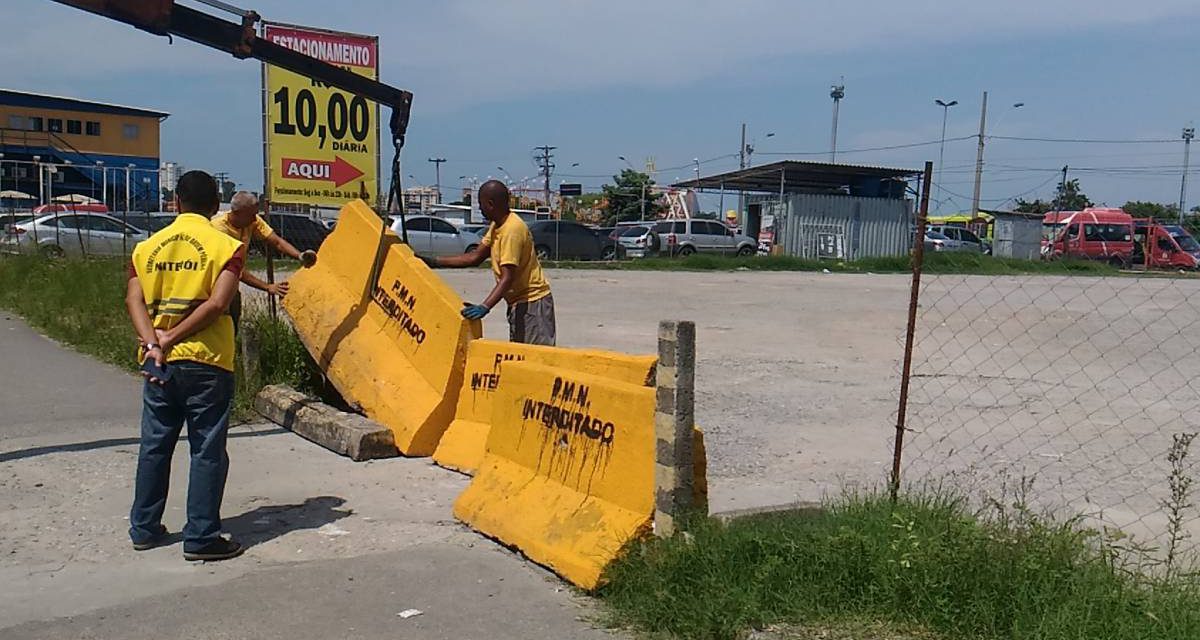 Prefeitura interdita estacionamento irregular