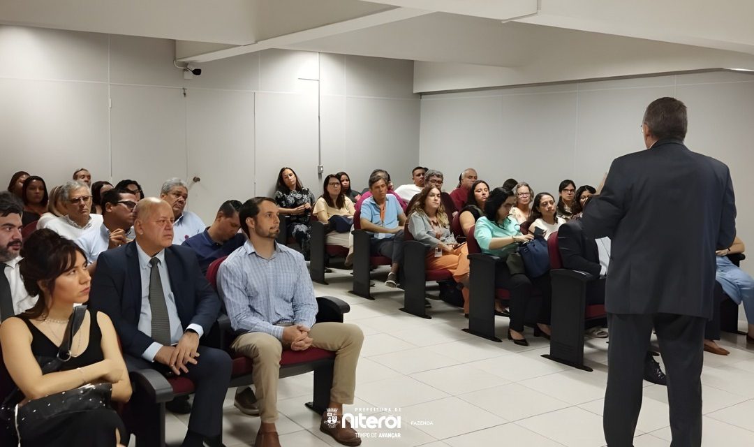 Secretário Cesar Augusto Barbiero conduz palestra sobre Ética na Administração Pública 