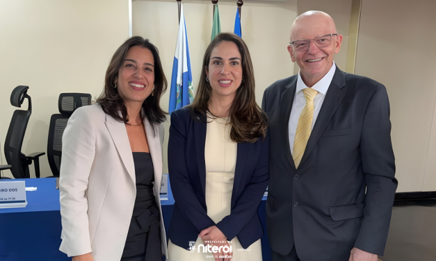 Secretário Cesar Augusto Barbiero é homenageado na posse da nova Delegada da Receita Federal